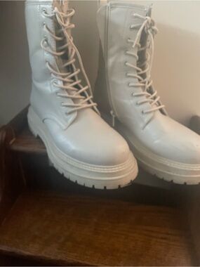 Women's Lace-Up Platform Boots in Off-White